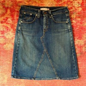 Vintage Levi’s jean skirt, size 8